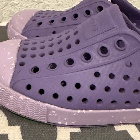 Native Jefferson purple shoes (size C7) - Picture 3 of 6